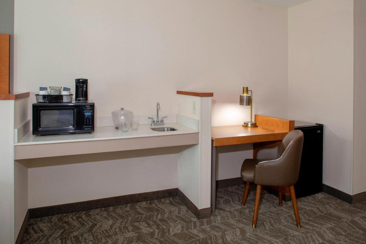 Hotel Springhill By Marriott East Galleria 3*